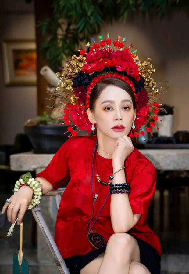 宁静戴簪花执扇轻舞，娴雅大气展东方韵味 -4