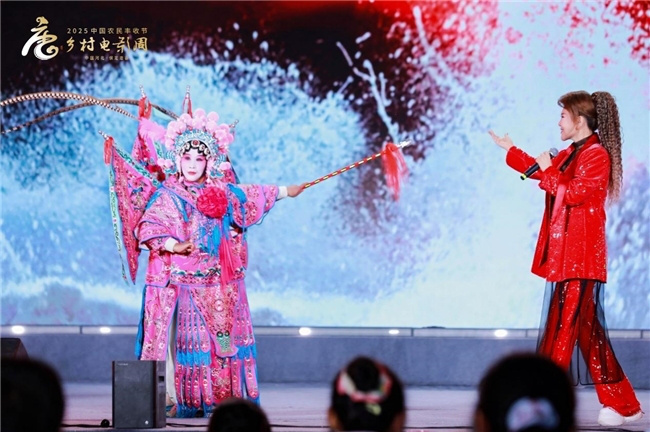 光影织就丰收梦！“2025中国农民丰收节·乡村电影周”走进河北唐县 -3