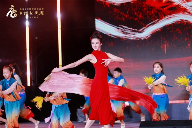 光影织就丰收梦！“2025中国农民丰收节·乡村电影周”走进河北唐县 -2