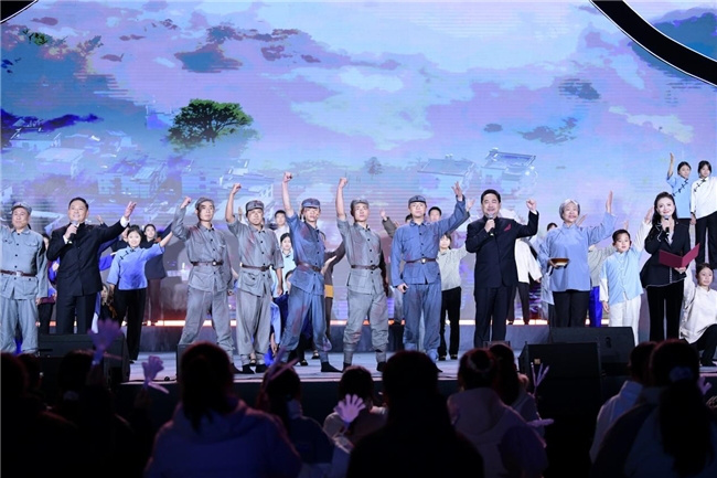 光影织就丰收梦！“2025中国农民丰收节·乡村电影周”走进河北唐县 -7