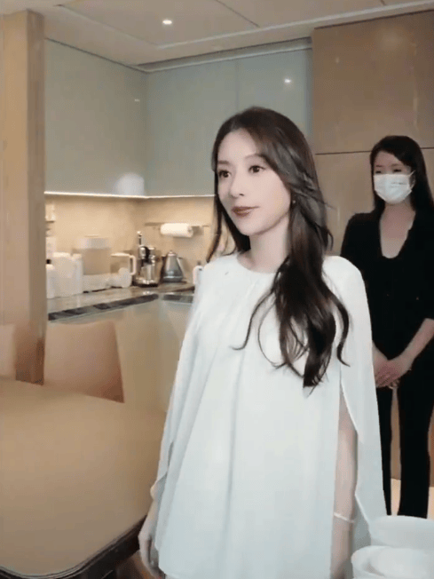 方媛坦言未住过月子中心 称首次体验很期待 -2