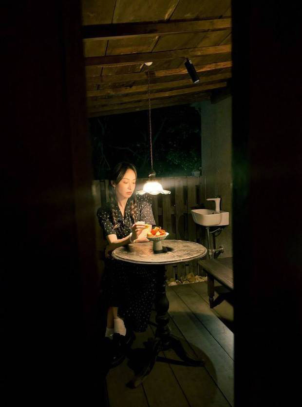 宋茜穿波点碎花裙清甜可人 阳光下自由漫步显明媚 -8