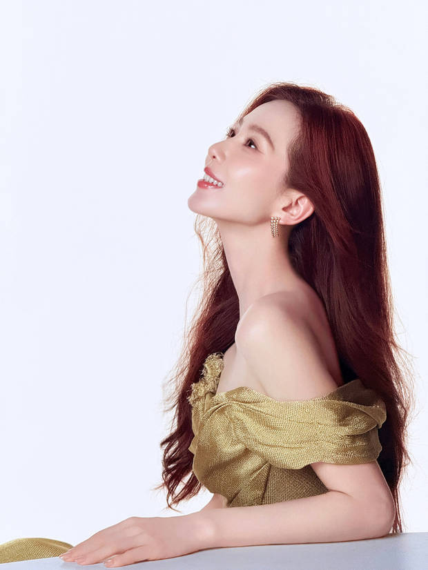 刘诗诗一字肩长裙秀窈窕身姿 红发慵懒如美人鱼 -2