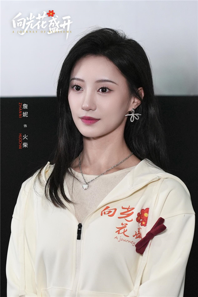电影《向光花盛开》于10.24 定档 詹妮饰演火柴聚焦“网络劝生”真实事件 -2