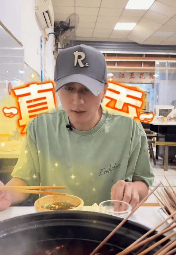 谢霆锋现身重庆小馆吃串串香 辣得过瘾超满足 -7 谢霆锋现身重庆小馆吃串串香 辣得过瘾超满足 -7