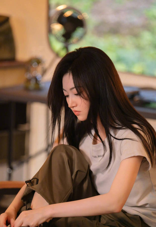 景甜晒露营美照吃西瓜比心 少女感十足 -2 景甜晒露营美照吃西瓜比心 少女感十足 -2