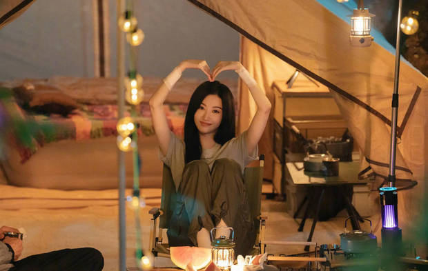 景甜晒露营美照吃西瓜比心 少女感十足 -5 景甜晒露营美照吃西瓜比心 少女感十足 -5