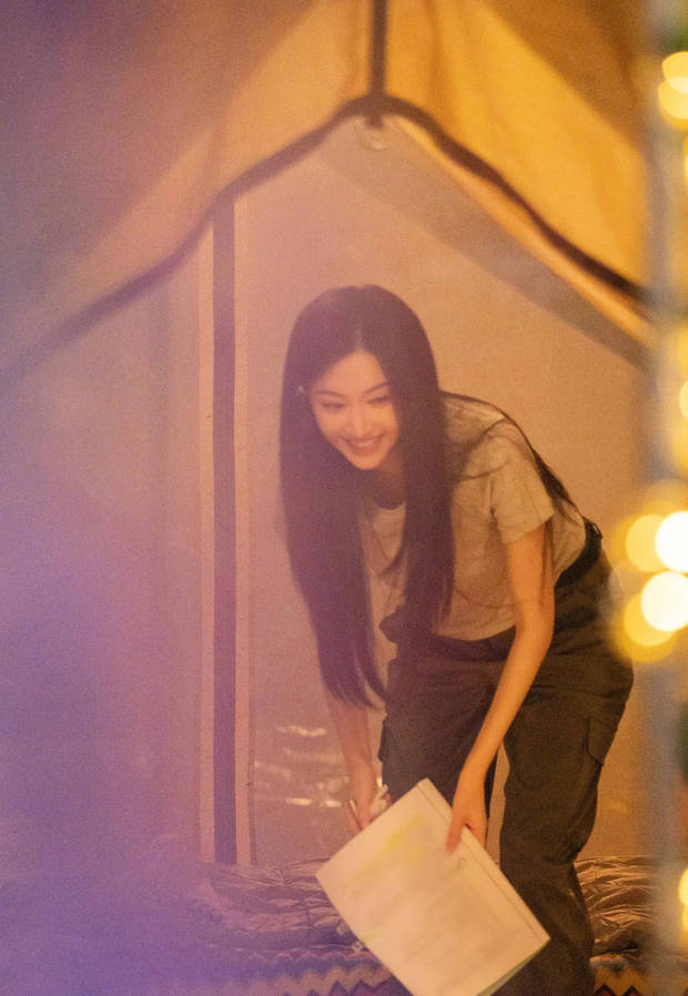 景甜晒露营美照吃西瓜比心 少女感十足 -9 景甜晒露营美照吃西瓜比心 少女感十足 -9