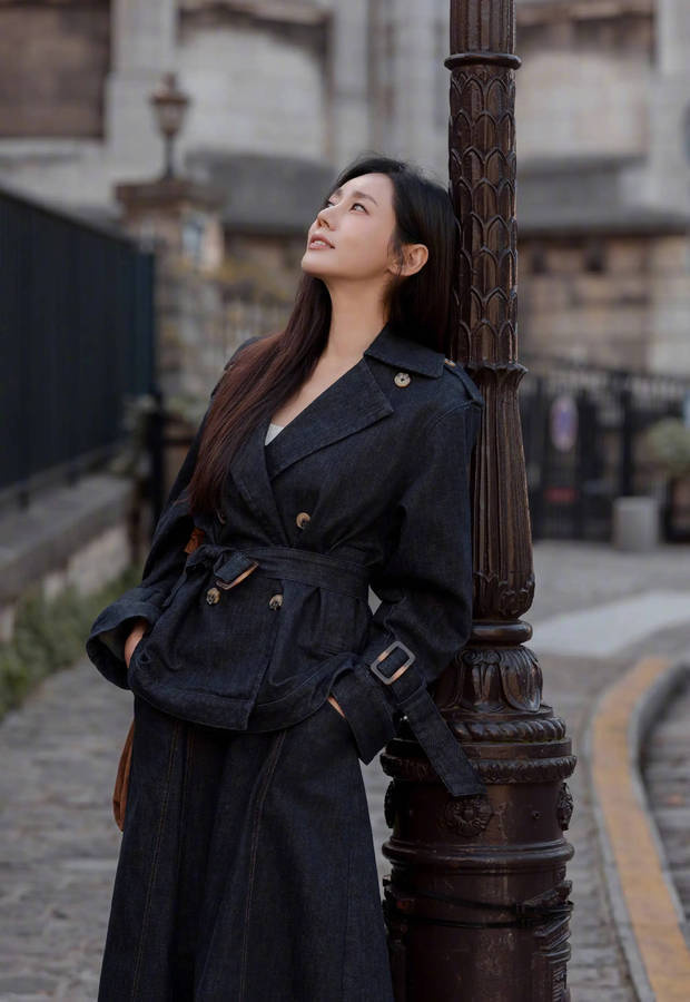 秋瓷炫巴黎街头惬意漫步 沐浴暖阳状态舒展 -5