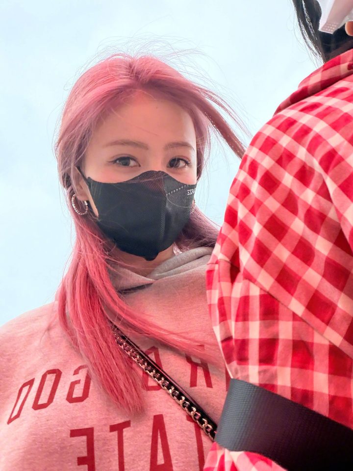 白鹿提醒粉丝染发需慎重 坦言伤头发怕大家跟风 -3 白鹿提醒粉丝染发需慎重 坦言伤头发怕大家跟风 -3