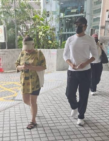 曝许绍雄病危入院 多位圈内好友现身医院 -3 曝许绍雄病危入院 多位圈内好友现身医院 -3