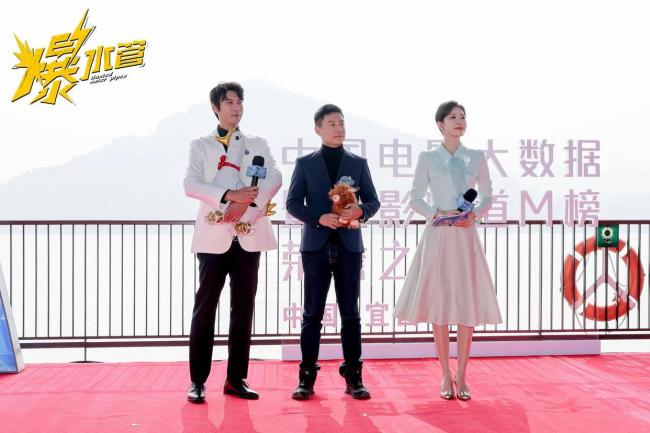 犯罪喜剧电影《爆水管》官宣定档 警察与盗墓贼的荒诞碰撞