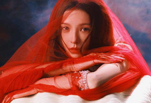 张予曦惊艳红色抹胸裙,神秘梦幻气质温婉 -4 张予曦惊艳红色抹胸裙,神秘梦幻气质温婉 -4