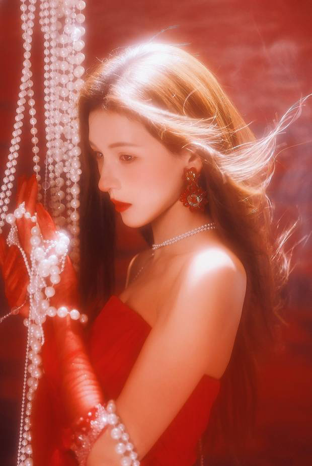 张予曦惊艳红色抹胸裙,神秘梦幻气质温婉 -7 张予曦惊艳红色抹胸裙,神秘梦幻气质温婉 -7