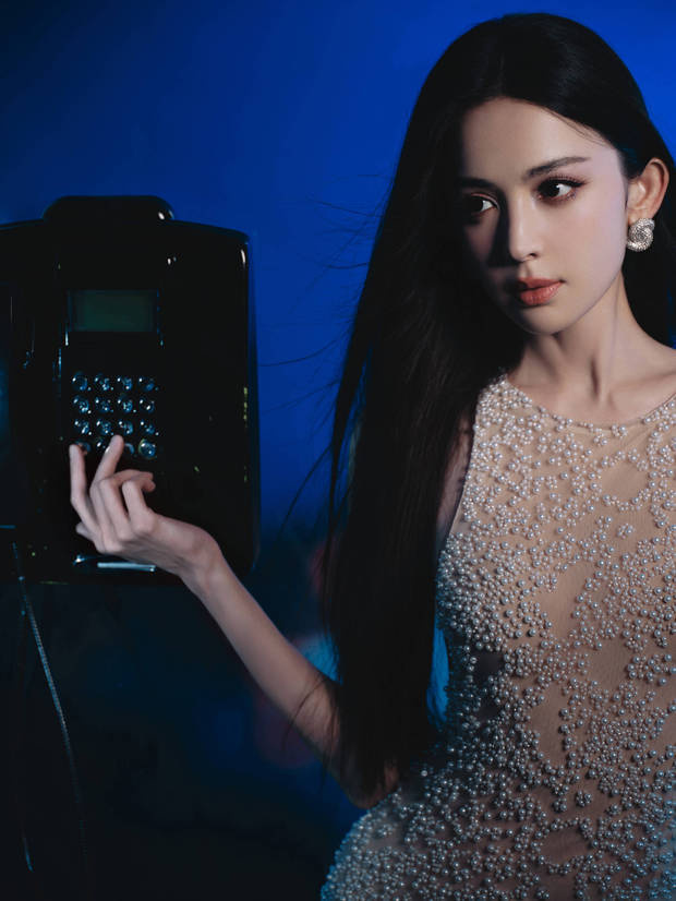 娜扎金色修身长裙造型，时尚华丽又耀眼 -3