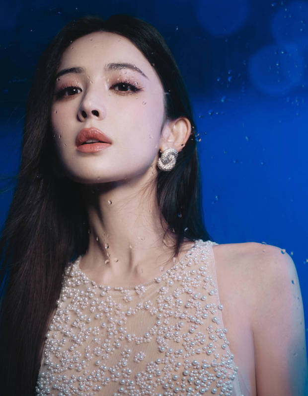 娜扎金色修身长裙造型，时尚华丽又耀眼 -4