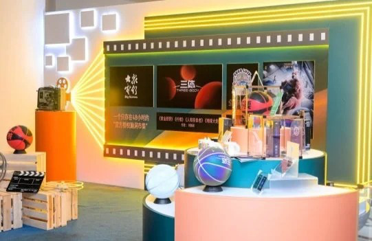 第38届中国电影金鸡奖暨2025年中国金鸡百花电影节系列活动 “金鸡电影收藏艺术展”在厦门思明区启动 -12