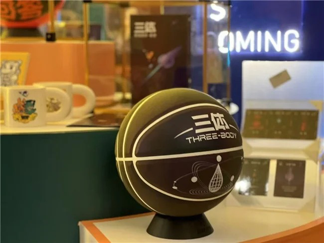 第38届中国电影金鸡奖暨2025年中国金鸡百花电影节系列活动 “金鸡电影收藏艺术展”在厦门思明区启动 -13