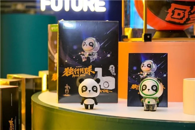 第38届中国电影金鸡奖暨2025年中国金鸡百花电影节系列活动 “金鸡电影收藏艺术展”在厦门思明区启动 -14