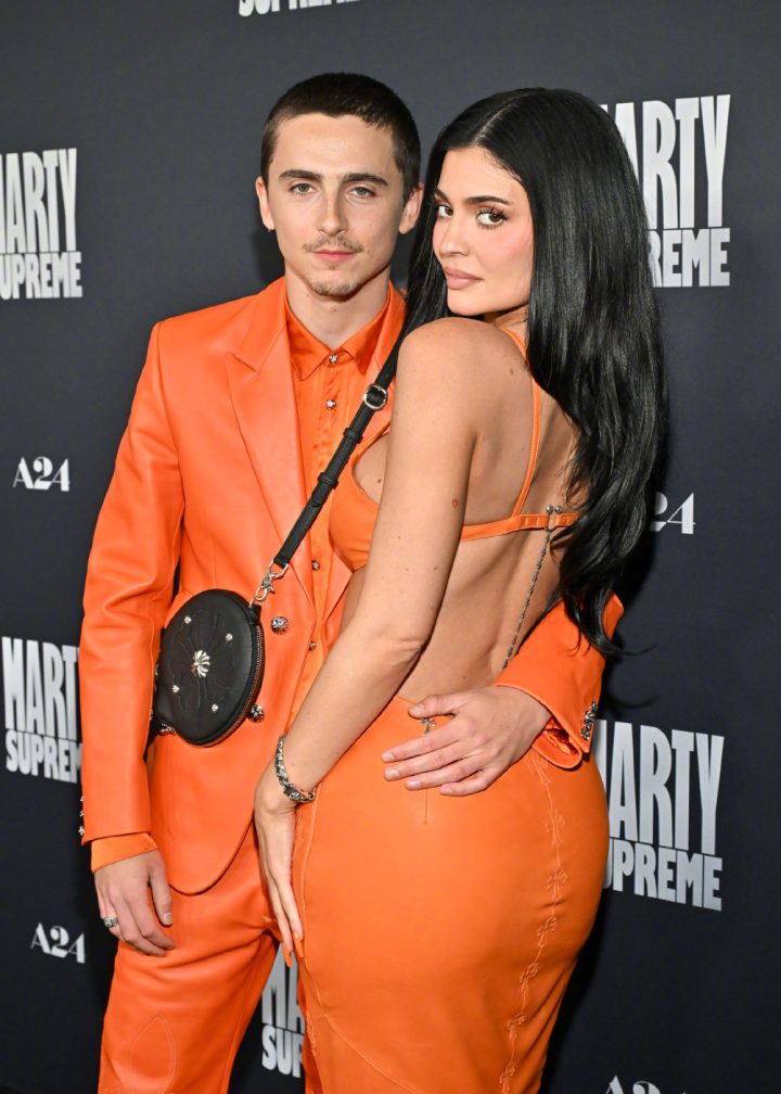 “甜茶”提莫西·查拉梅与“金小妹”凯莉·詹娜共赴《至尊马蒂》首映