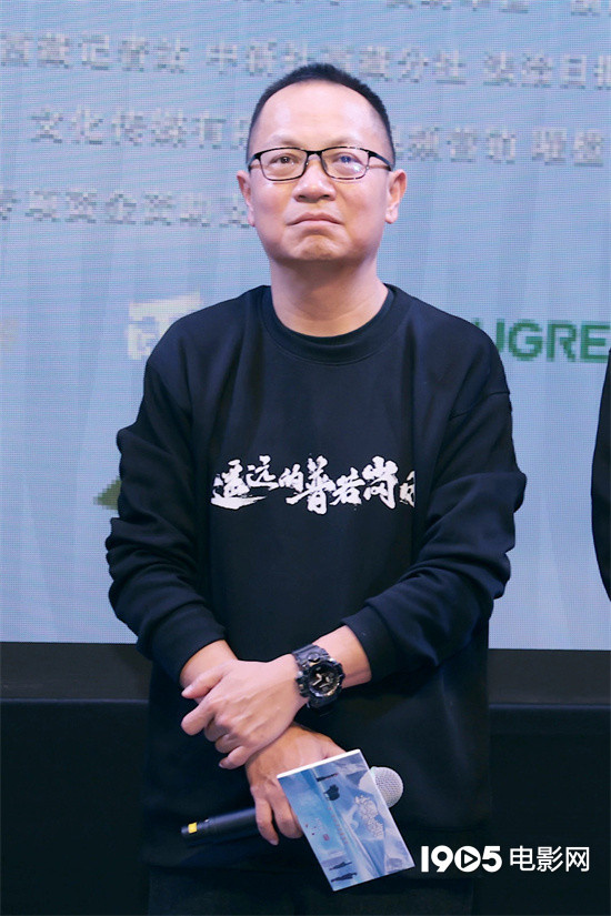 《遥远的普若岗日》首映 佟丽娅、唐诗逸致敬干部 -3