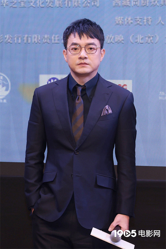 《遥远的普若岗日》首映 佟丽娅、唐诗逸致敬干部 -7