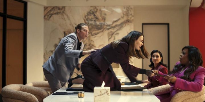 迪士尼新剧遭吐槽，金·卡戴珊律政剧成年度笑柄！