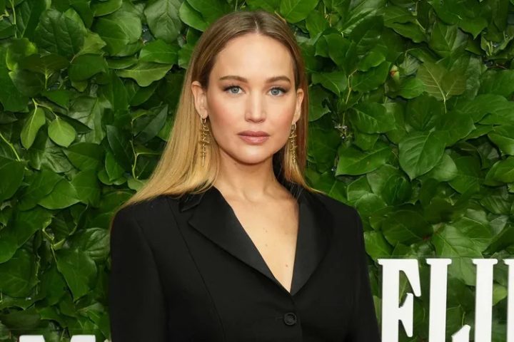 初代CP迎来回归！詹妮弗·劳伦斯携手乔什·哈切森客串出演新一部《饥饿游戏》新作 -1