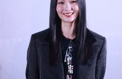 《蜂蜜的针》北京首映 袁泉宁静谈女性角色关系